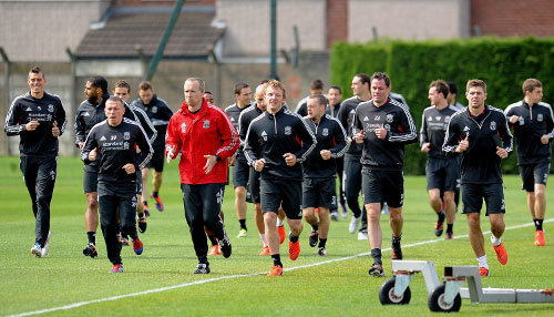 全市场：多特与曼联就桑乔展开谈判，曼联要价2000万欧（全市场：曼联与多特就桑乔转会进行磋商，标价2000万欧）