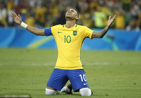 巴萨官方：邦马蒂已完成左腓骨骨折手术，预计恢复期为5个月（巴萨官宣邦马蒂左腓骨骨折接受手术，预计伤缺5个月）