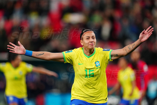 皇马本赛季西甲比赛已出现12张红牌，比其他球队至少多4张（皇马本季西甲已吃到12张红牌，较其他队至少多4张）