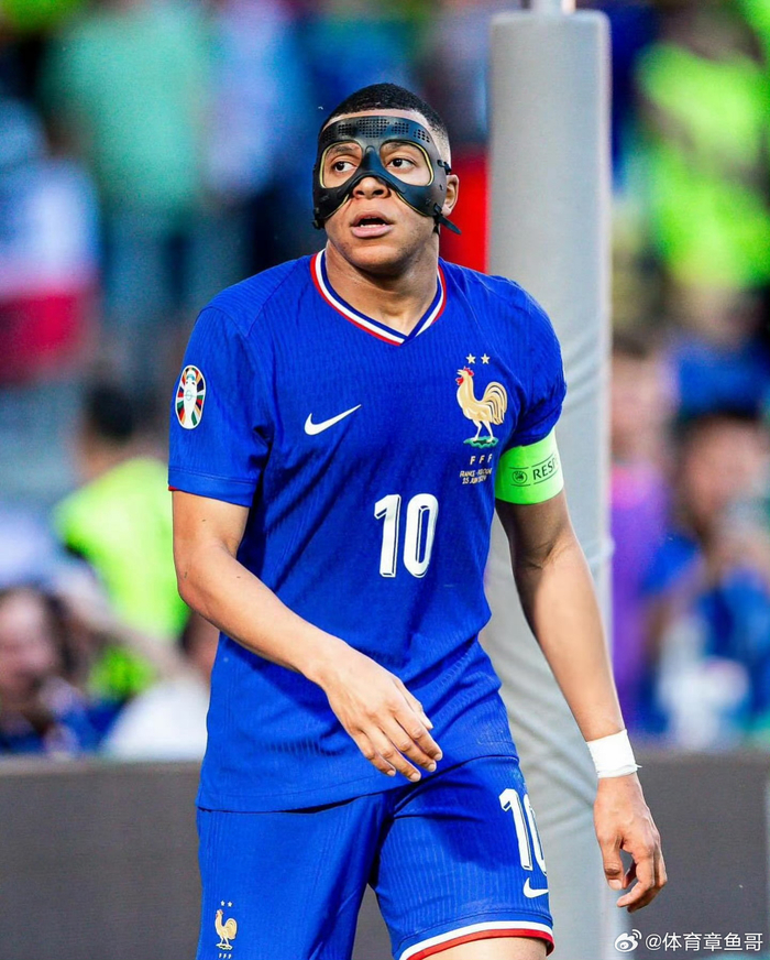 德罗西取热那亚生涯首胜，率队时隔239天再次意甲主场赢球（德罗西首胜热那亚，率队时隔239天再度在意甲主场取胜）