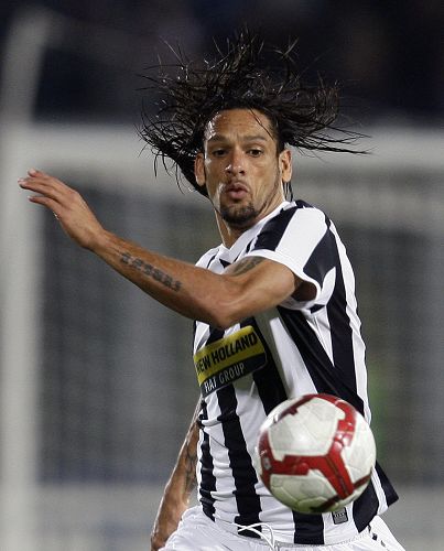 伦敦德比阿森纳或留手 数据支持枪手小胜拿分（伦敦德比：阿森纳或收着踢，数据看好枪手小胜取分）