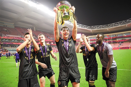 马卡：贝林厄姆现在踢的是团队足球，皇马已经离不开他（马卡：贝林厄姆已融入团队打法，皇马对他不可或缺）