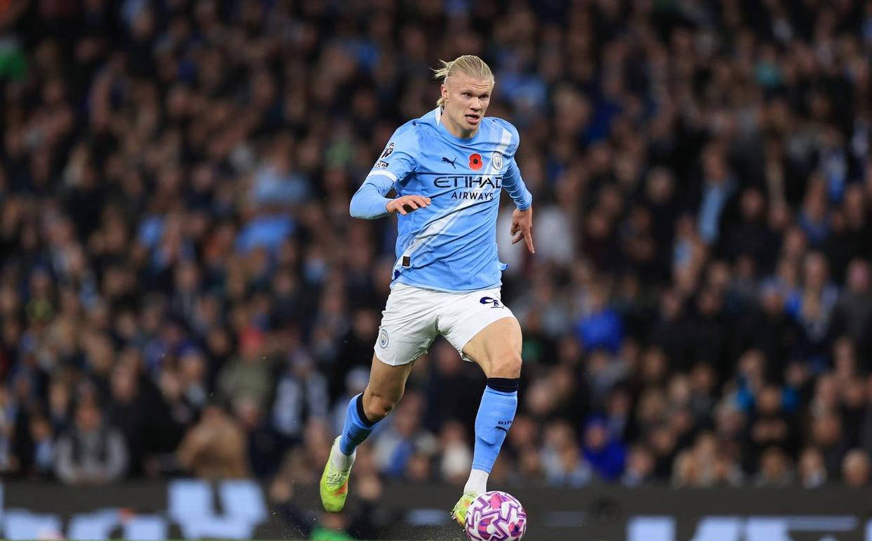 花滑小明｜下雪了，看到冰上飞来一只蝴蝶～（雪落冰场，花滑小明邂逅飞来的蝴蝶）