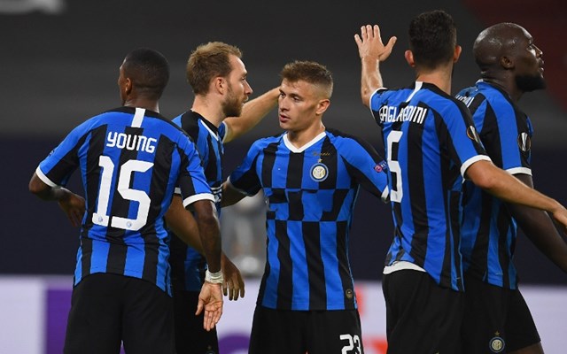 利物浦萨拉赫回归！亨德森和范迪克劝和不劝离，闻说鸡鸣见日升！（萨拉赫重返利物浦！亨德森与范迪克携手劝和，鸡鸣报晓日出新局）