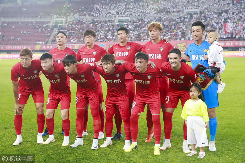 攻守兼备助博洛尼亚斩落领头羊那不勒斯，卢库米当选全场最佳（博洛尼亚力克榜首那不勒斯，卢库米攻防俱佳荣膺全场最佳）