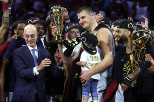 蒂亚戈：若瓜帅的足球是控制中的秩序，渣叔则是混乱中的自信（蒂亚戈：瓜迪奥拉以控制塑造秩序，克洛普在混沌中彰显自信）