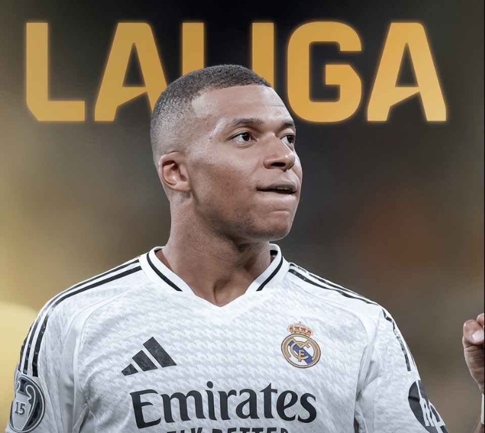 今年上海双雄争冠战启用外籍裁判，去年的主裁为傅明、李海新（今年上海双雄争冠对决将由外籍裁判执法，去年主哨为傅明、李海新）