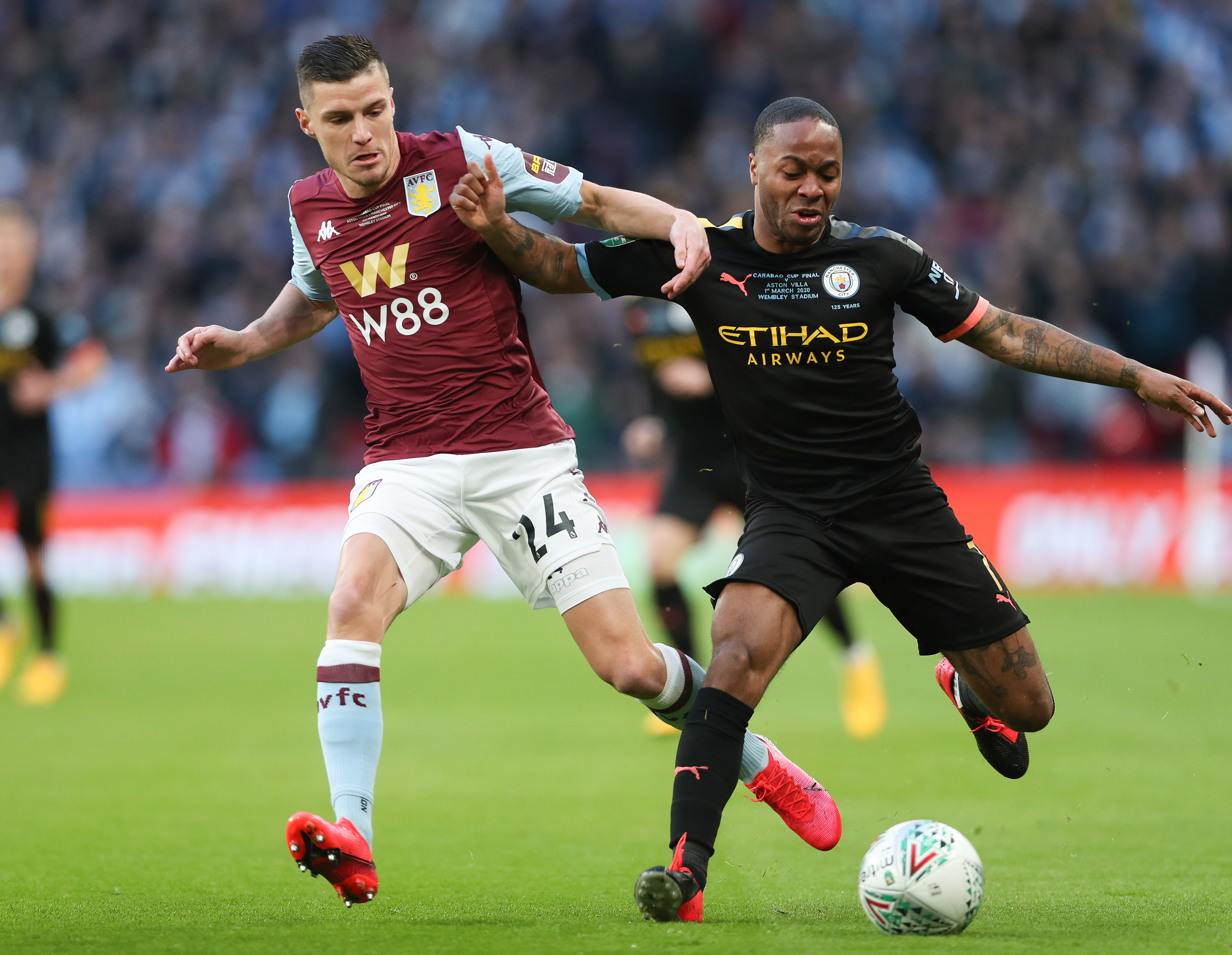 球队在最难的时候没有崩（球队在最艰难时刻挺住了）