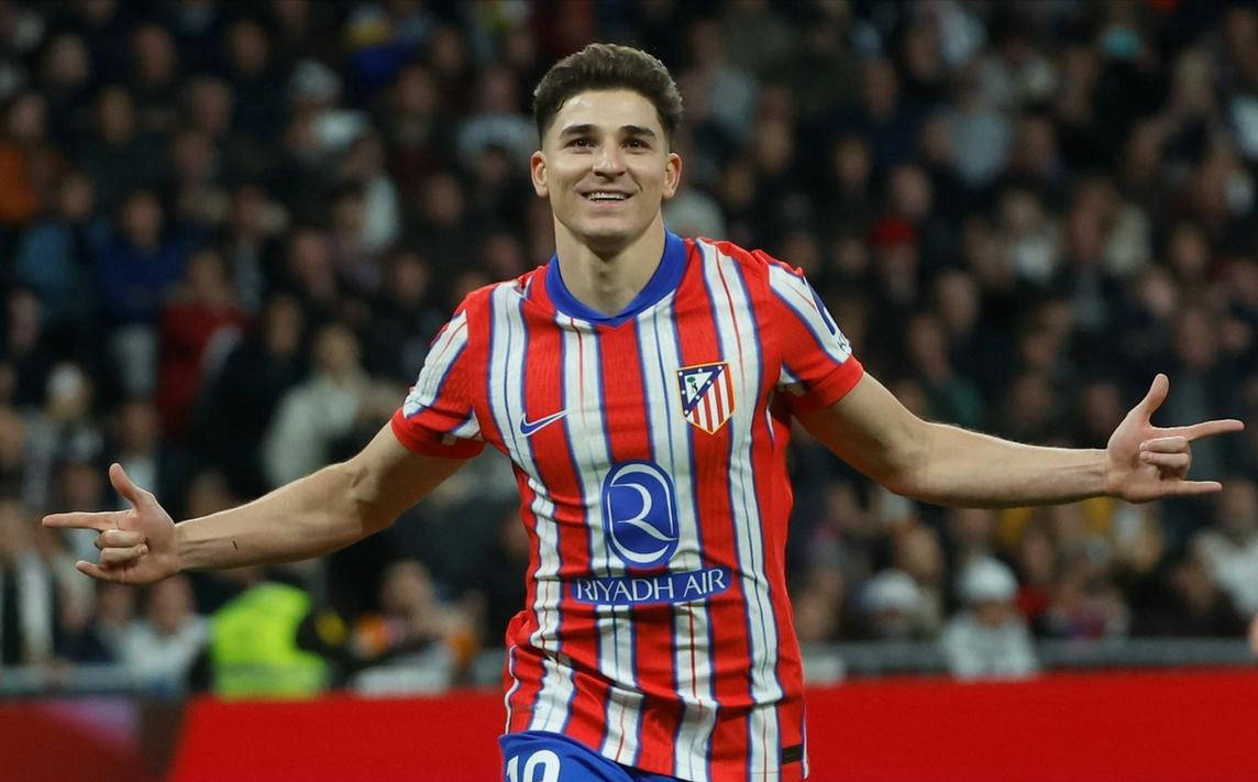 女足英联杯中发生暴力冲突，一名球员抓住对手脖子将其摔倒（女足英联杯爆发肢体冲突：一名球员抓住对手颈部将其摔倒）