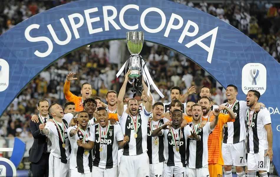 深圳新鹏城主帅陈涛观战曼城比赛，明日与城市集团同事会面（深圳新鹏城主帅陈涛现身曼城赛场，明日将与城市集团同事会晤）