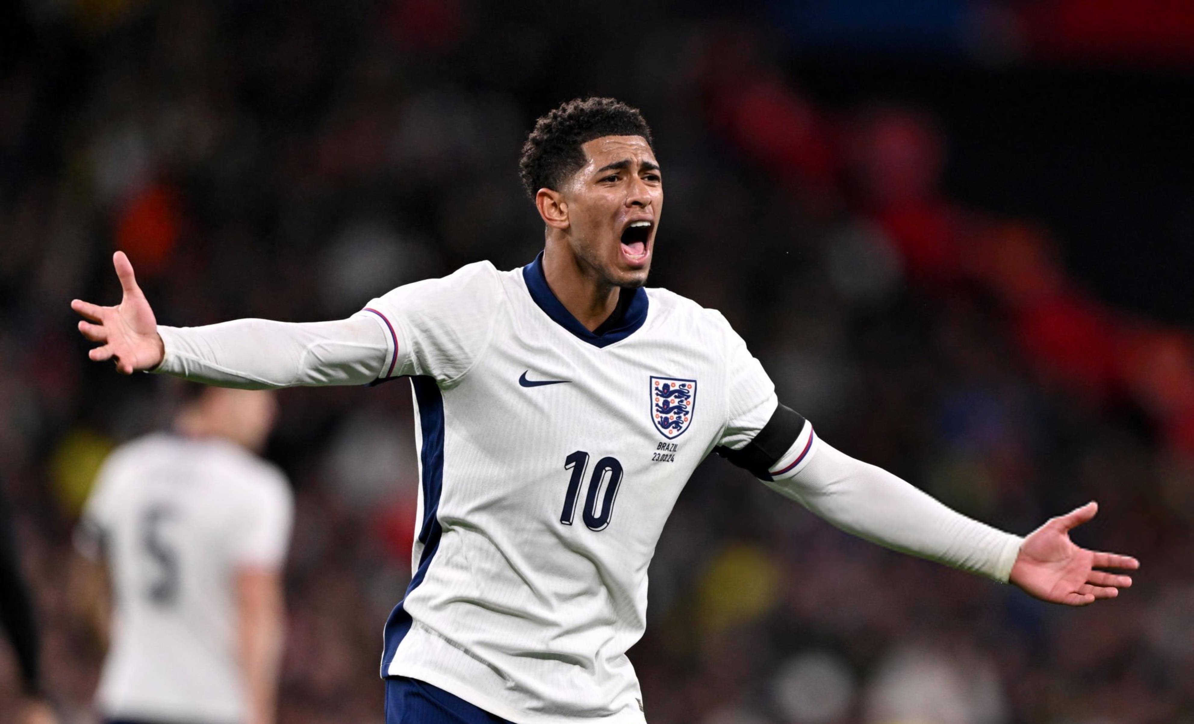 中足联财务约定：球员收取合同外价值超一万元现金或物品需报备（中足联财务规定：球员获合同外价值超1万元的现金或物品须报备）