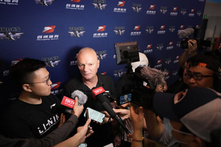 科尔德罗·维加将执法巴塞罗那对阵奥萨苏纳：裁判风格能否左右比赛走向？（科尔德罗·维加吹罚巴萨对奥萨苏纳：判罚尺度会影响胜负吗？）